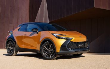 2024 Toyota CH-R Hybrid Parking