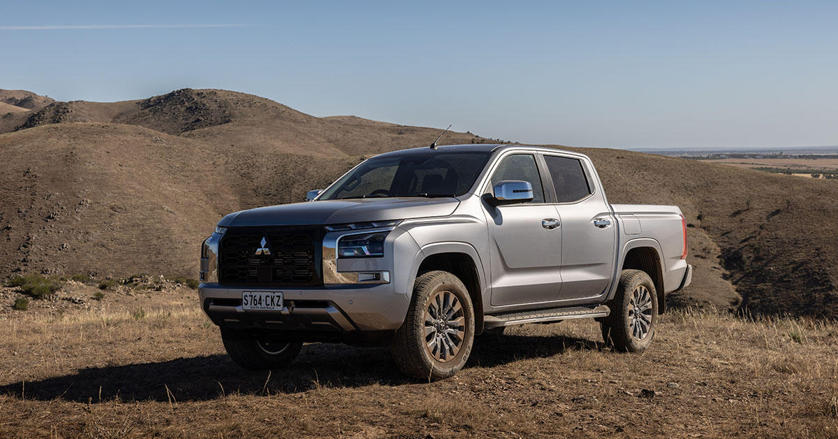 Mitsubishi Triton GLSB lade Silver Outlook